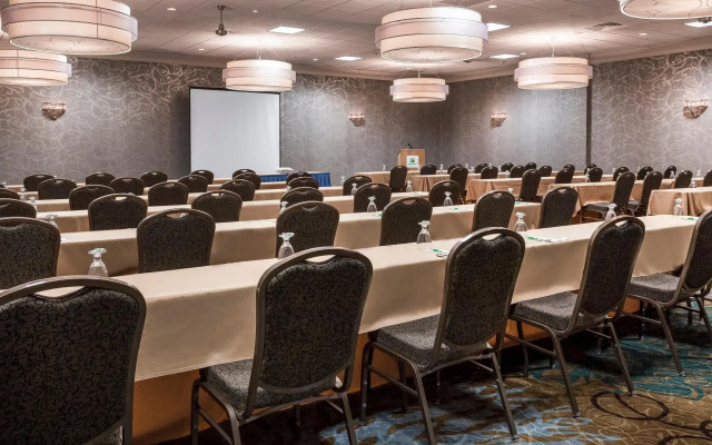 Holiday Inn Rock Island by IHG