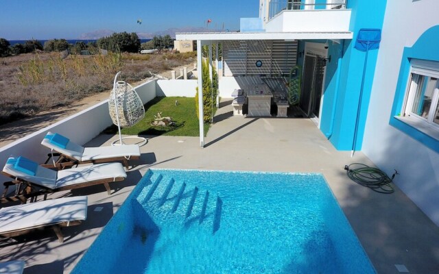 Seabreeze Villa - with Jacuzzi & heated pool