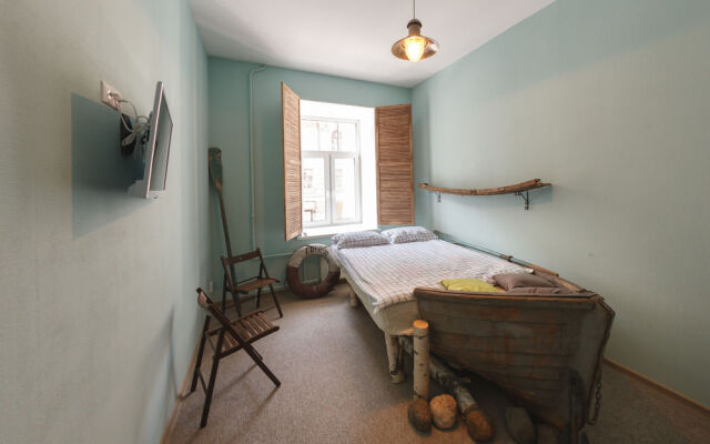 Funky Sport Capsule Lodging Houses