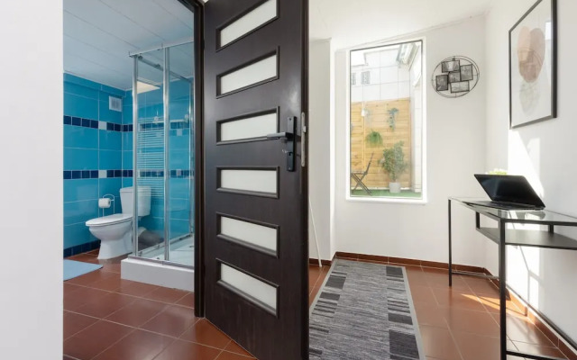 Warsaw Mickiewicza Apartment by Renters