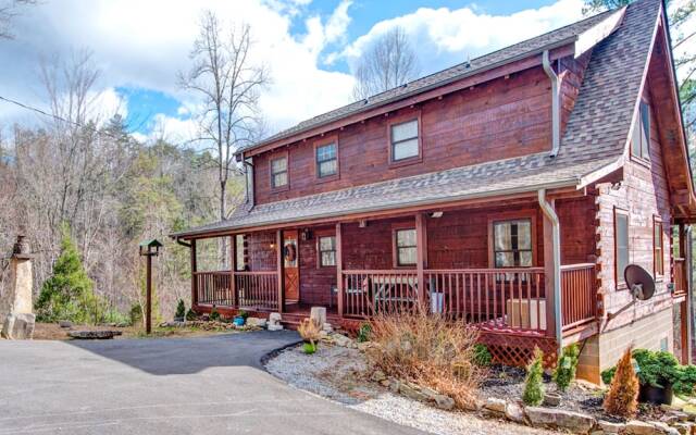 Black Bear Hideaway by Jackson Mountain Homes