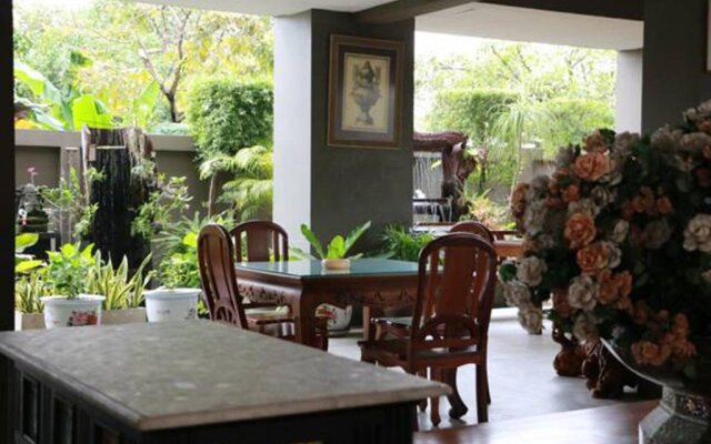 Namnon Place
