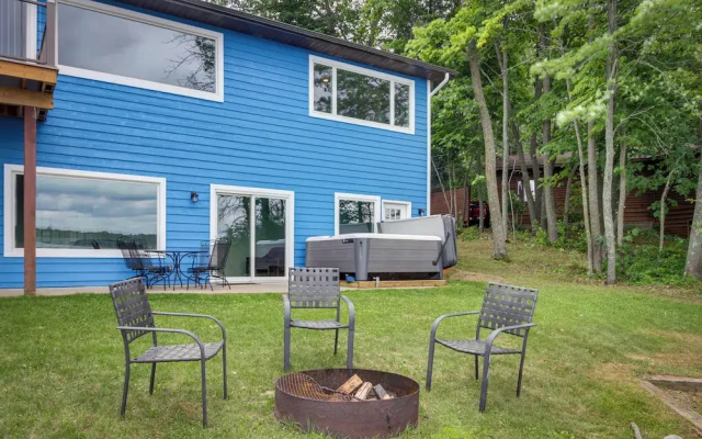 Nisswa Lake Getaway w/ Hot Tub + Kayaks!