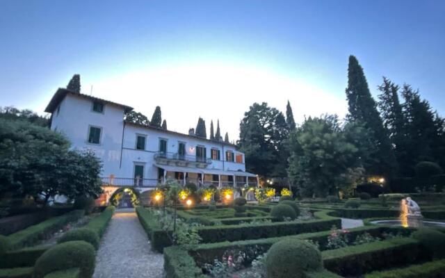 3bdrm luxury Apartment in Tuscan Villa,Private Estate, shared Swimmingpool