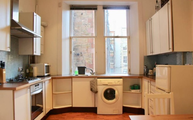 Bright 2 Bedroom Flat Next To The Meadows