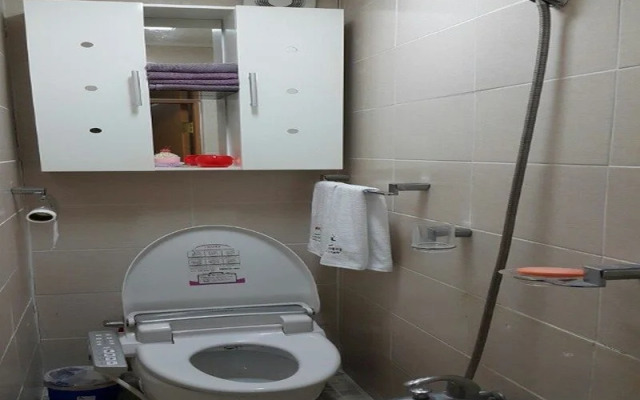 Eoot Hanok Guesthouse