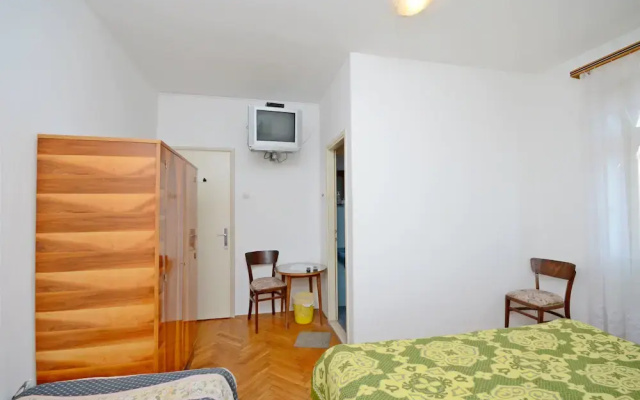 Apartment and Rooms Dragana