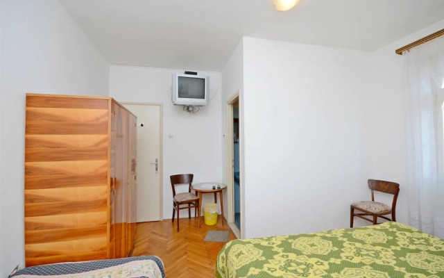 Apartment and Rooms Dragana