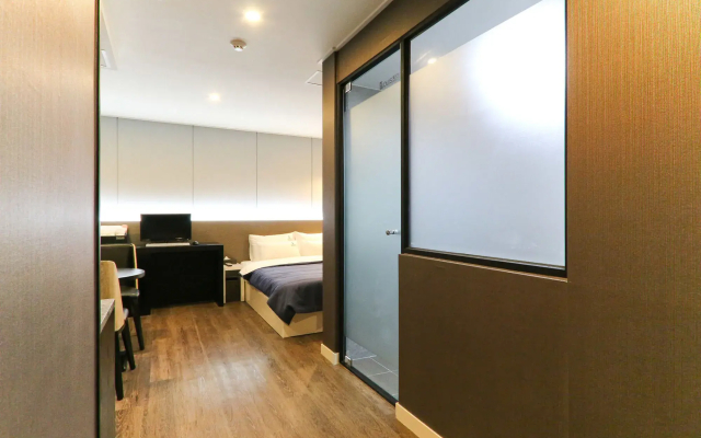 Louis Hotel