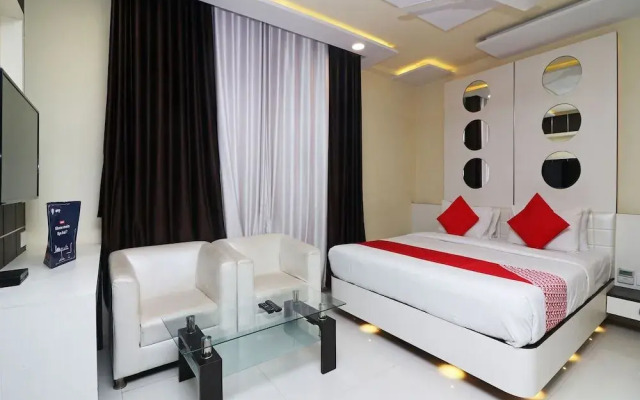 OYO 7054 Hotel Amabalika
