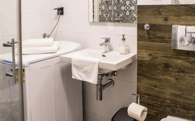 Very stylish and fresh studio home in the center