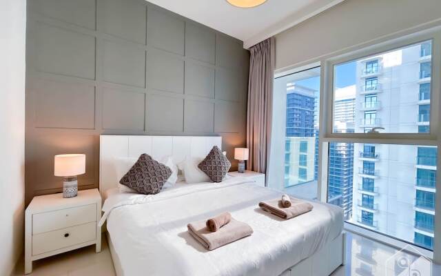 Luxurious Beach front Apt with balcony Dubai Marina
