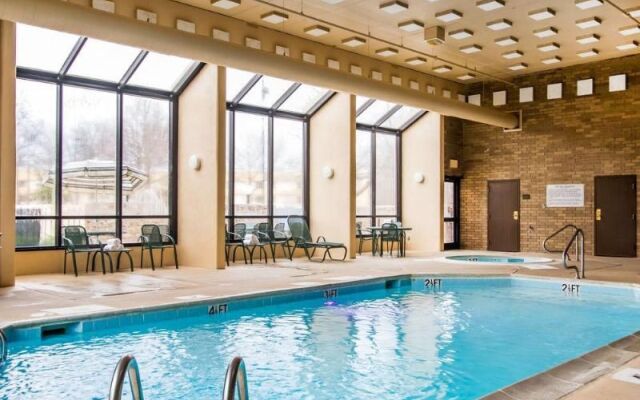 Quality Inn & Suites Memphis