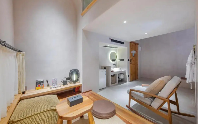 Nayun Xingkongsu Hotel