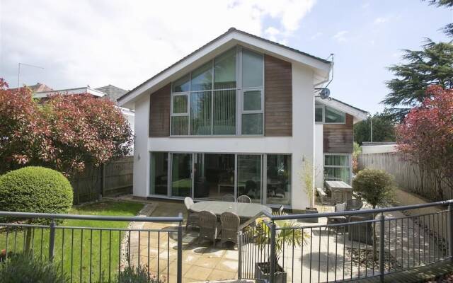 Deluxe Modern House - DHH