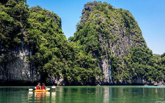 Heritage Line Violet Cruise-Ha Long Bay and Lan Ha