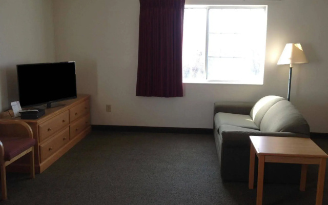 Westbridge Inn & Suites