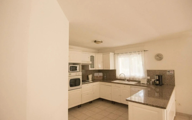 Cozy Holiday Home in Moriani-Plage in Swimming Pool