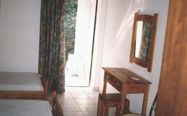 Dina's Rooms