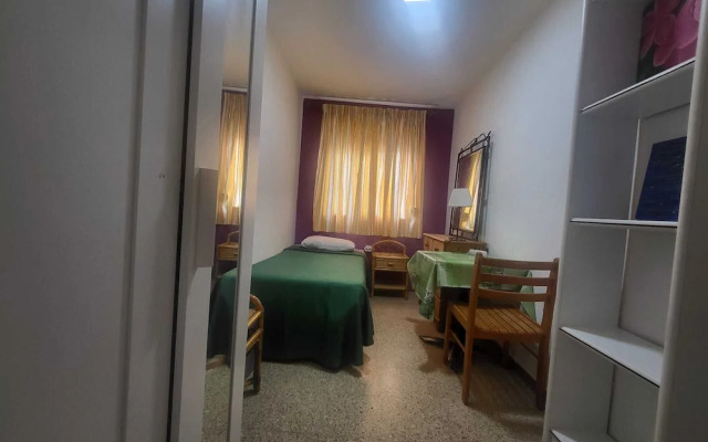 Low Cost Room Las Llaves 3