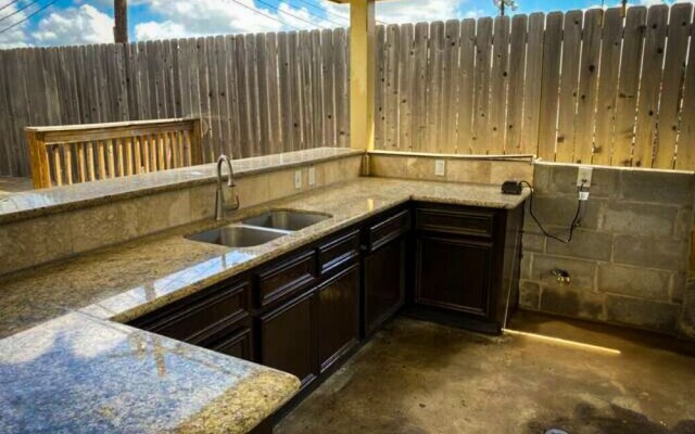 4Bdrm 3.5Bath 8Beds - Pool House