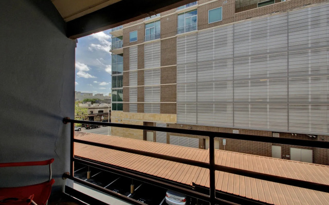 8 Bedroom Downtown Condo by AustinStays