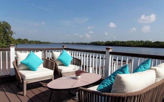 Castle Bayview Resort & Spa