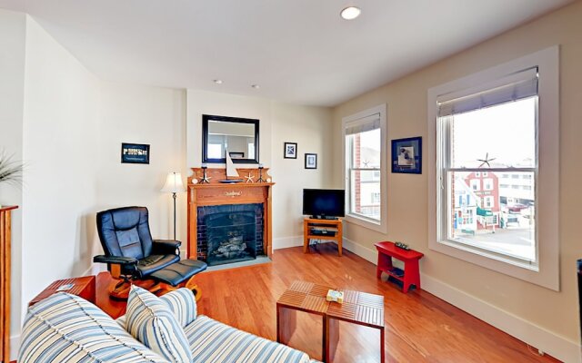 Downtown Boothbay Harbor Apartment by RedAwning