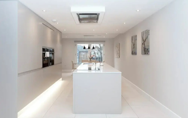 Stunning Central Windsor Town House