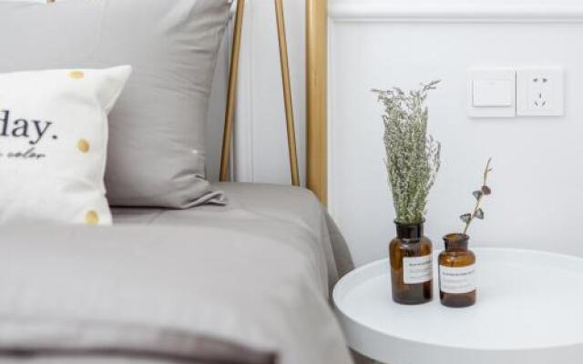 Xi'an Beilin·Small Goose Tower· Locals Apartment 00152240