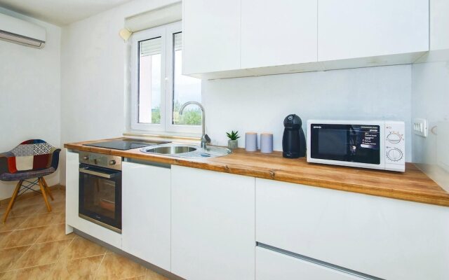 Amazing Home in Sutivan With Wifi and 3 Bedrooms