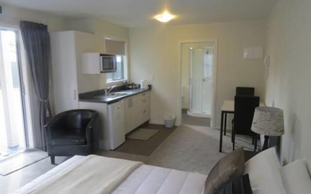 Ellena Court Motel