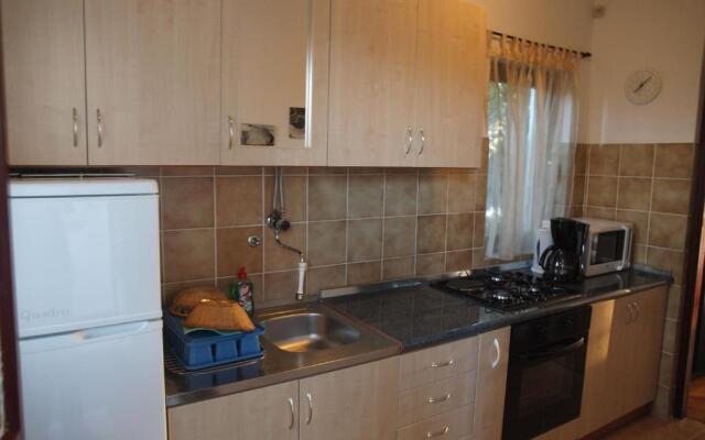 Apartments and bungalows Dalibor