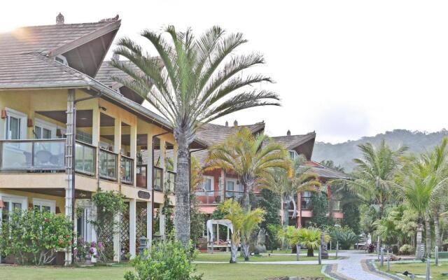 Praia do Estaleiro Guest House