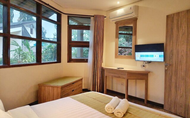 Villa 4-BR Klub Bunga No. 8 Batu Malang