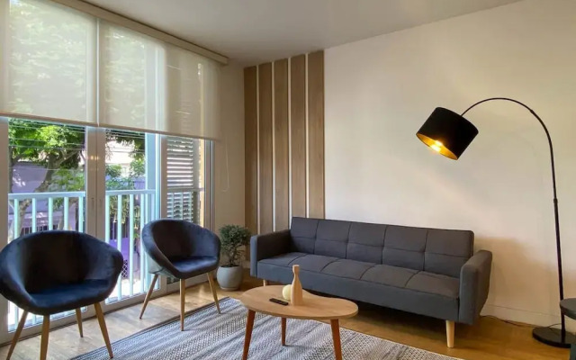 w Bright 2BR Duplex With Balcony in Barranco