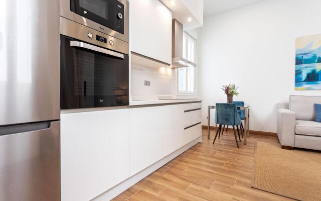 Modern 1 BD apartment in the city center. Recaredo VII