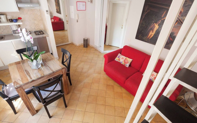 Renoir Small Loft on Giulia Street