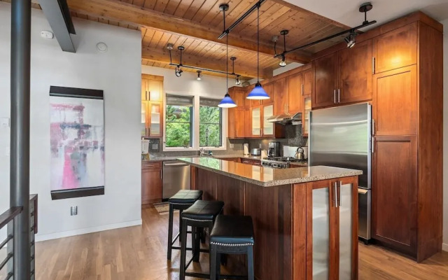 Blackhawk 2817 4 Bedroom Townhouse by RedAwning