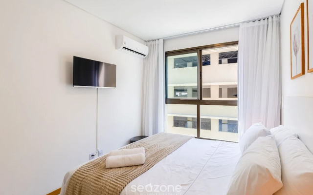 Modern apt With Pool Near the Beach Avr0203