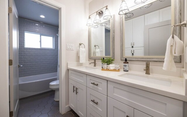 Scottsdale East Osborn 4 Bedroom Home by RedAwning, Scottsdale