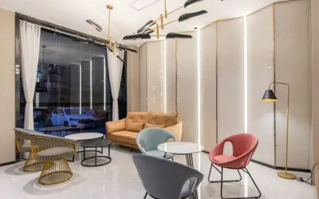 7 Days Premium· Xinxiang Huojia Zhongshan Road Hotel