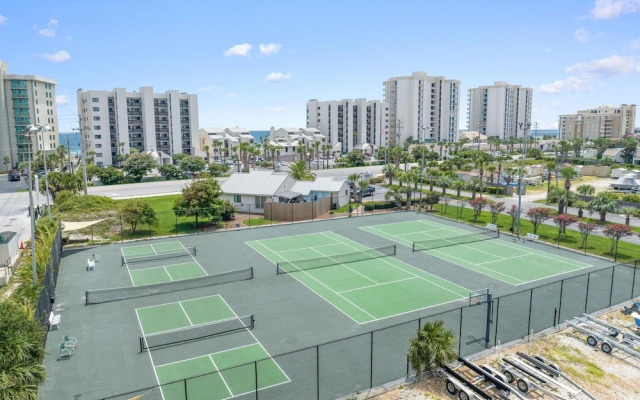 Shipwatch Riverside E104