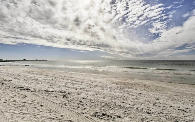 Sarasota Bungalow w/ Pergola, Garden & Waterfalls!