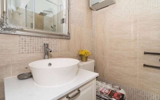 Spacious Apt. With Magnificent sea View & Balcony