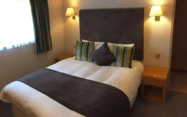 Falcon Hotel
