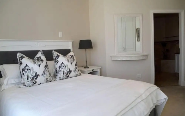 801 Oyster Schelles - Near Umhlanga Rocks Beach