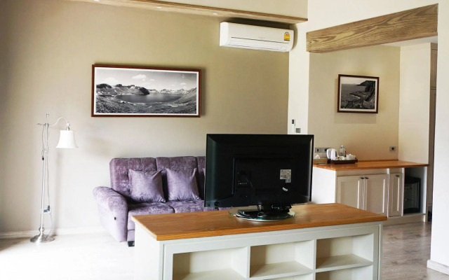Mela Garden Retreat Cottage