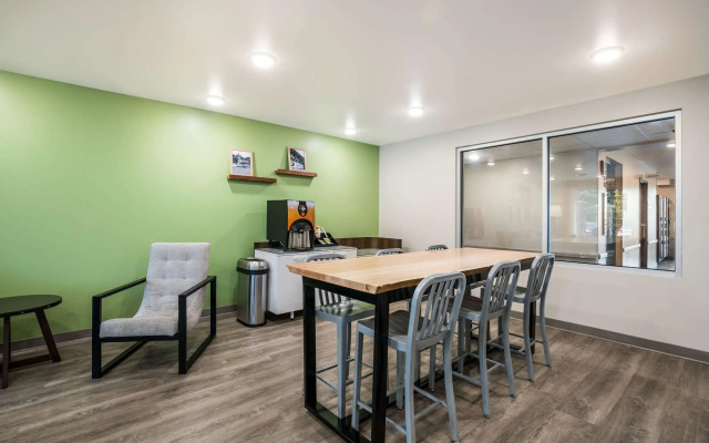 WoodSpring Suites Elgin - Chicago