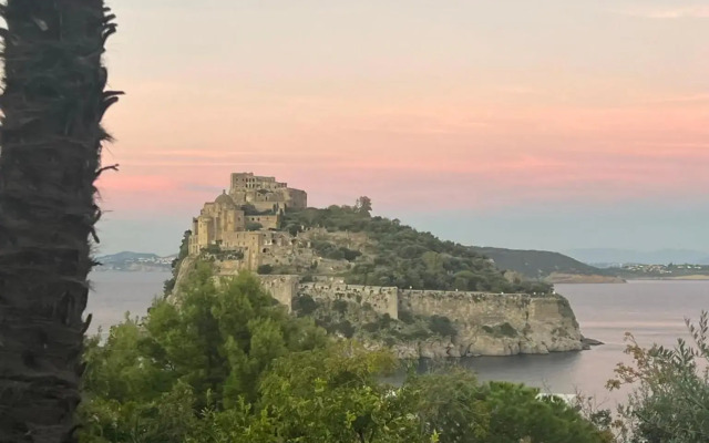 Villa To Ischia With Love
